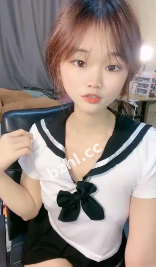 03年卡哇伊嫩妹 水手服跟男友激情开战