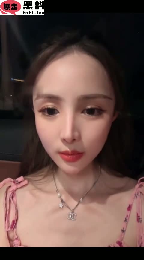 极致足奴跪舔女王臭脚 高跟踩头鸡巴发紫